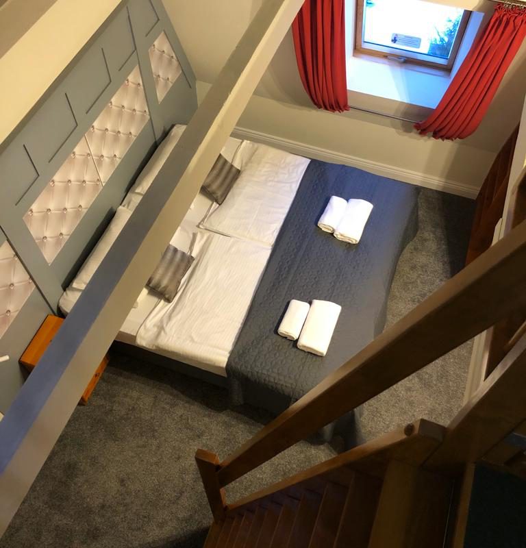 Dwupoziomowe studio dla czterech osób