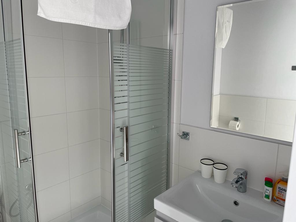 Pokój dwuosobowy z widokiem na jezioro